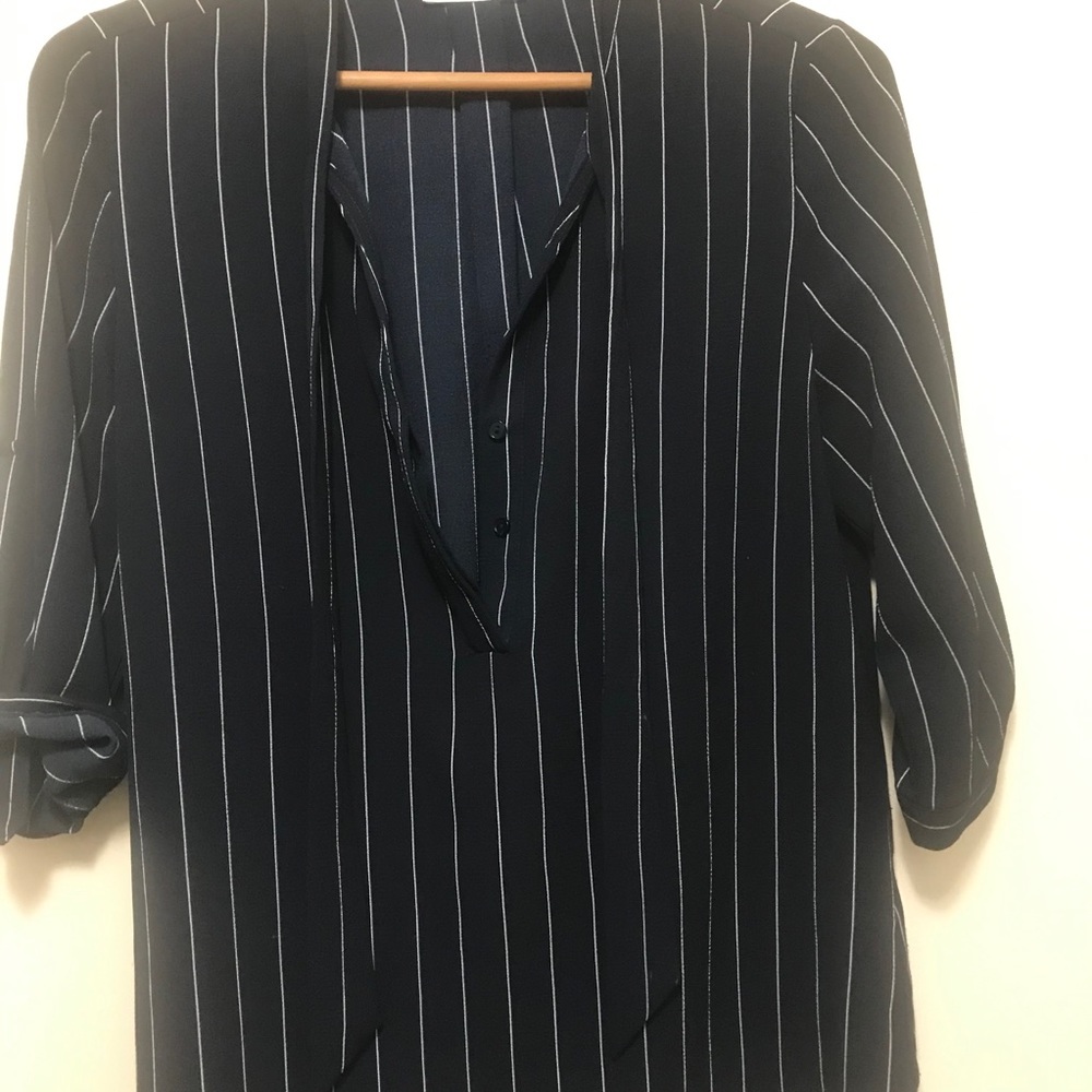 Mandee Navy Blue Striped Tie-Collar Blouse. S - Picture 6 of 12